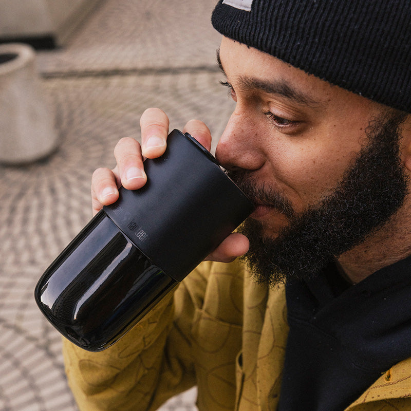 daily-on-the-go-set-u4 16oz_rise_tumbler_black_man_drink_square.jpg