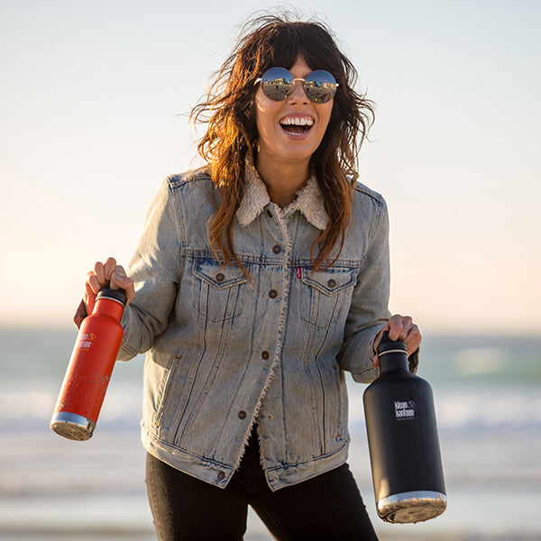 64oz-classic-with-loop-cap-s1 64oz_insulated_classic_black_beach_smile_square.jpg