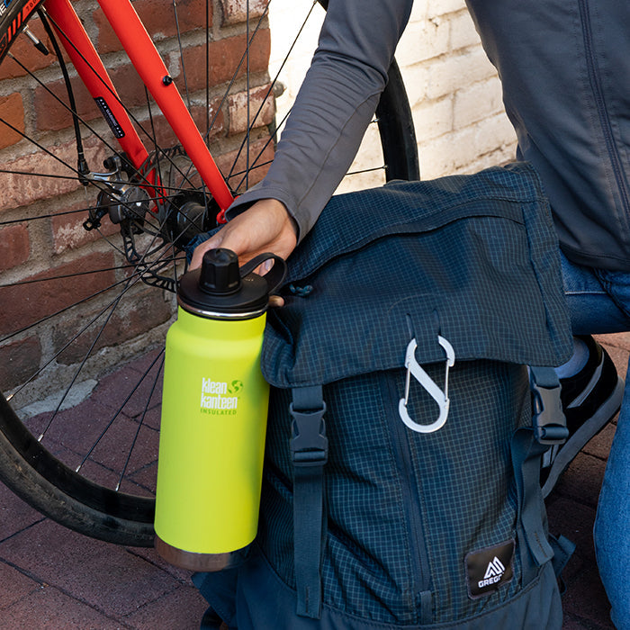 tkwide-chug-cap-q0 K32TKWSSL-JP-Bottle-Biking-Chug-Cap-lifestyle.jpg
